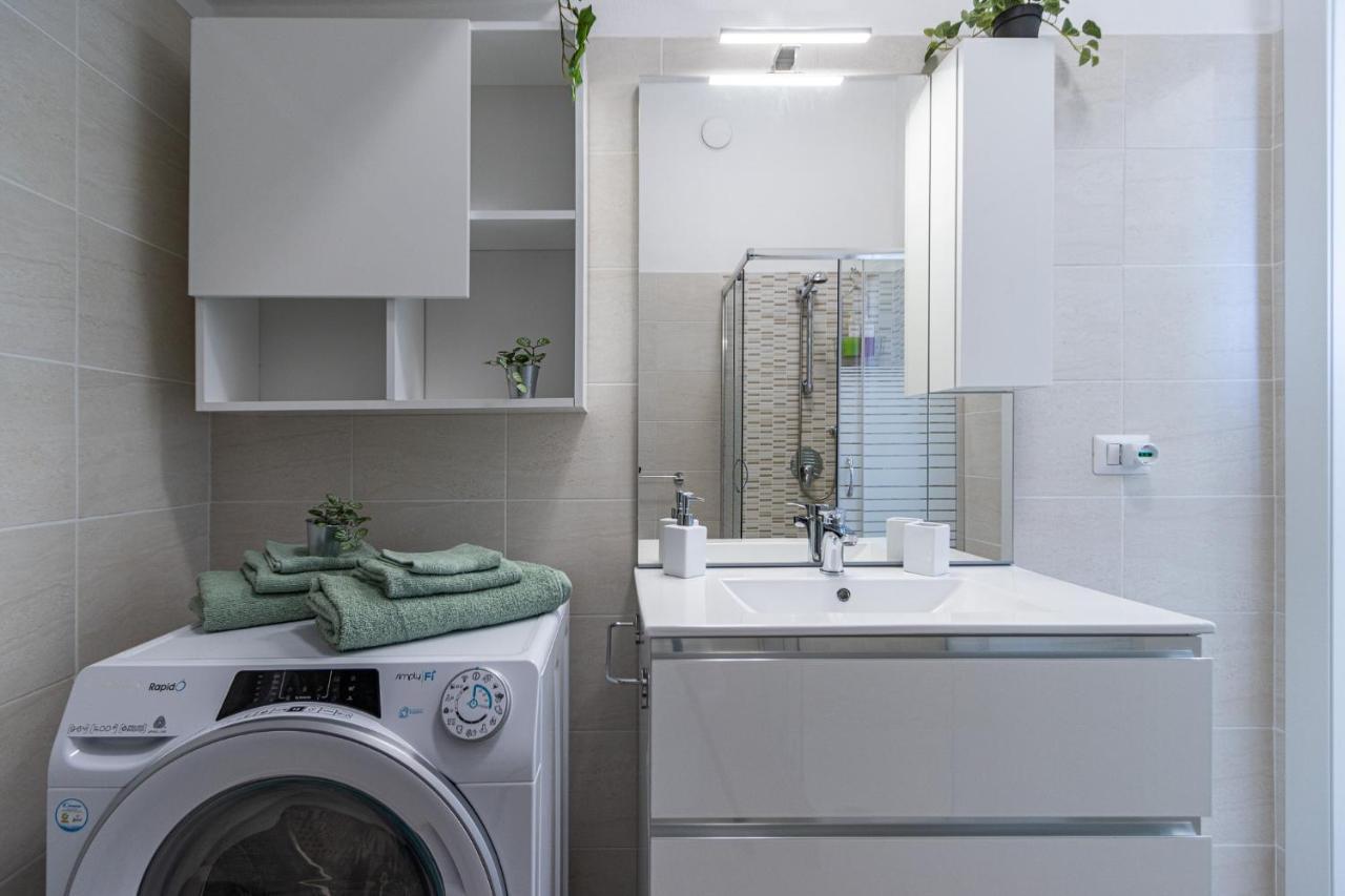 Monza-Station Wi-Fi E Smart-Tv. Apartment Luaran gambar